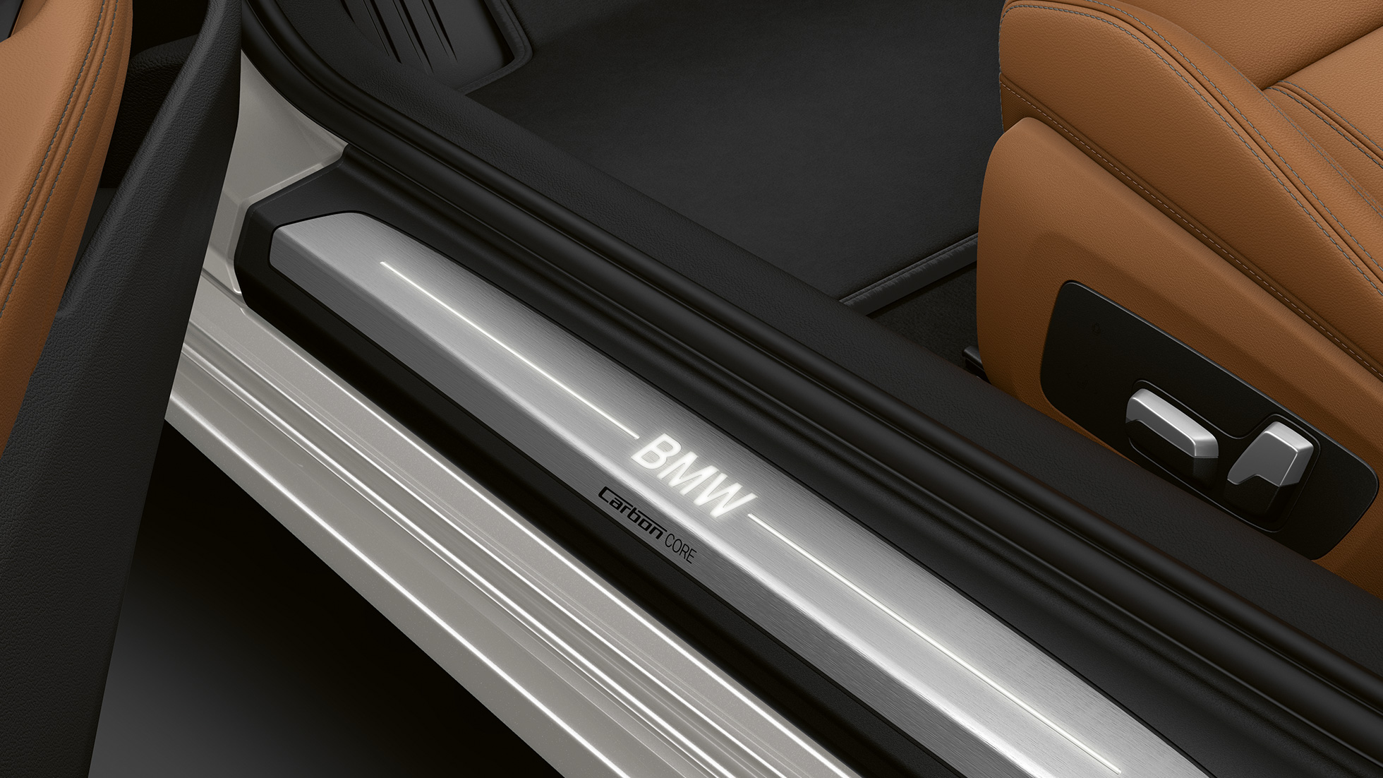BMW serije 8 Coupé, bočni pragovi. BMW serije 8 Coupé, bočni pragovi s osvjetljenom BMW oznakom.