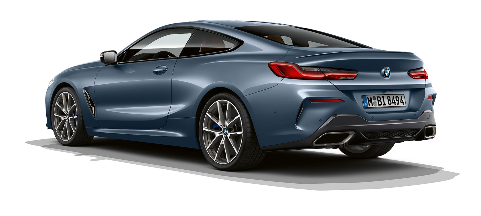 BMW serije 8 Coupé, Barcelona Blue metalik boja. BMW serije 8 Coupé, Barcelona Blue metalik boja, tročetvrtinski prikaz stražnjeg kraja.