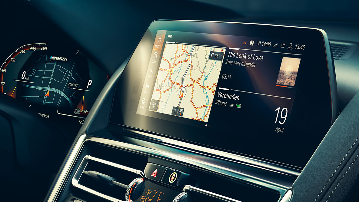 BMW serije 8 Coupé, BMW Live Cockit Professional. Unutrašnjost BMW-a serije 8 Coupé s kontrolnim zaslonom i opcijom BMW Live Cockpit Professional.