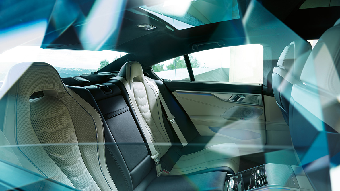 Karakter sportskog automobile u stražnjem kraju BMW serije 8 Gran Coupé, karakter sportskog automobile u stražnjem kraju