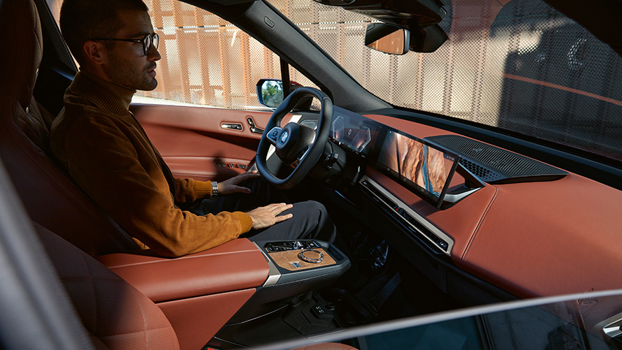 BMW iX i20 električni SUV unutrašnjost BMW iX i20 2021 električni SUV unutrašnjost Suite koža Castanea