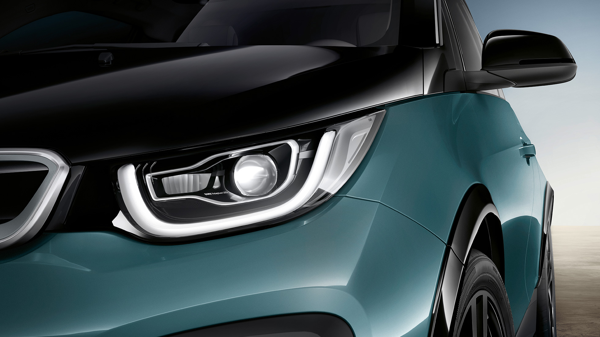 Prednja LED svjetla BMW-a i3 2018 Detaljan prikaz prednjih LED svjetala BMW-a i3 I01 2018 Jucaro bež boje s Frozen Grey metalik detaljima