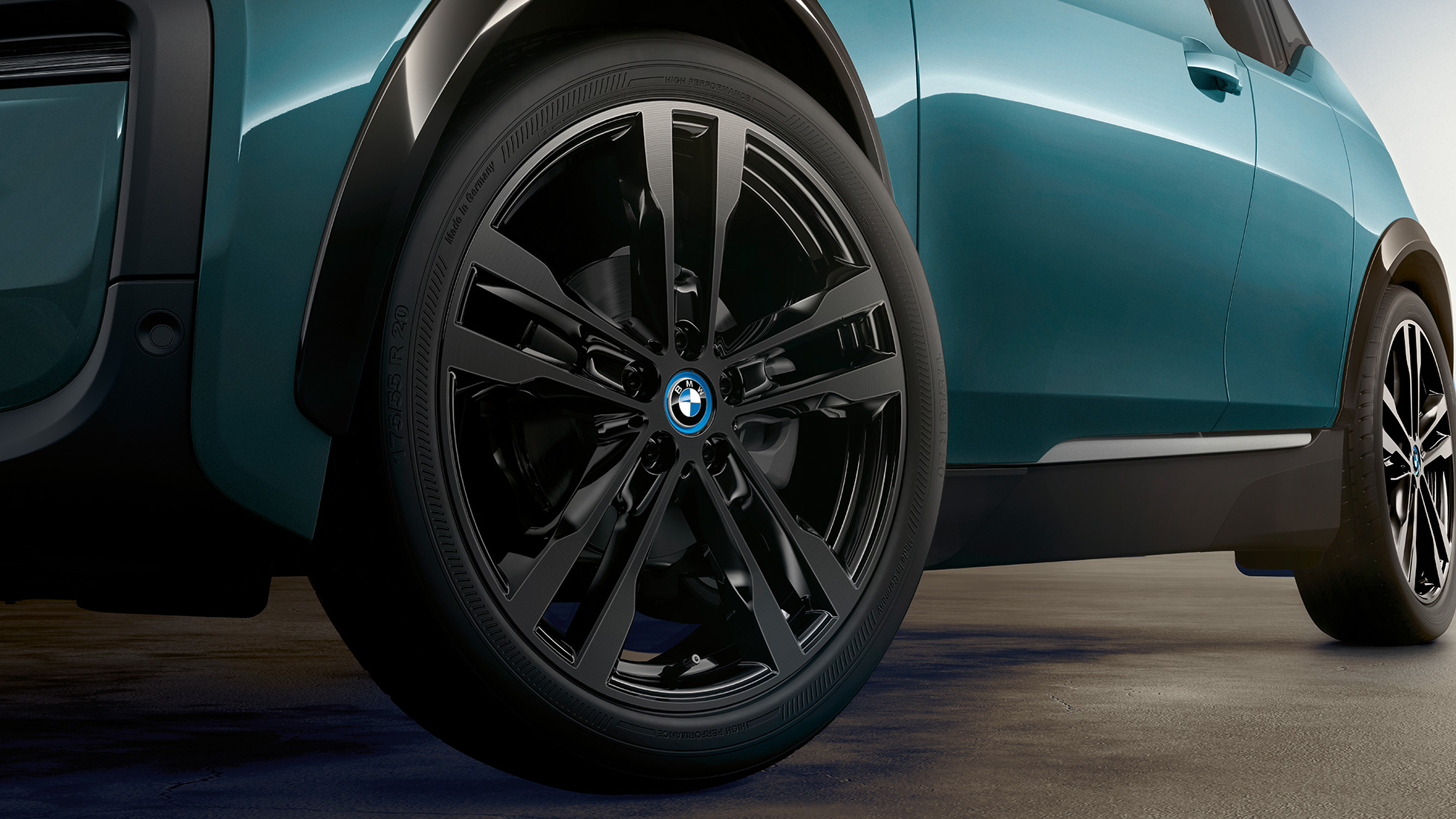 Lakometalni kotači BMW-a i3 2018 Detaljan prikaz lakometalnih kotača BMW-a i3 I01 2018 Jucaro bež boje s Frozen Grey metalik detaljima