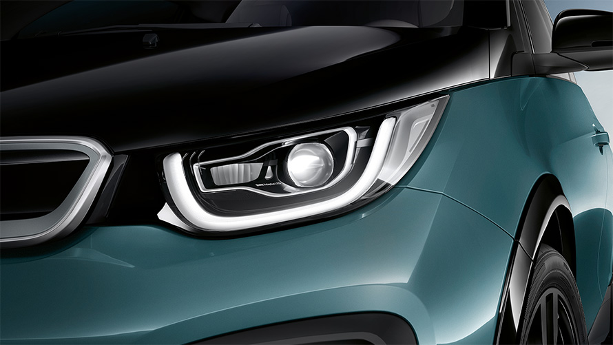 BMW i3 I01 2018 Blue Ridge Mountain sa Frozen Grey metalik karakteristikama pogled izbliza ispred LED prednjih svjetala