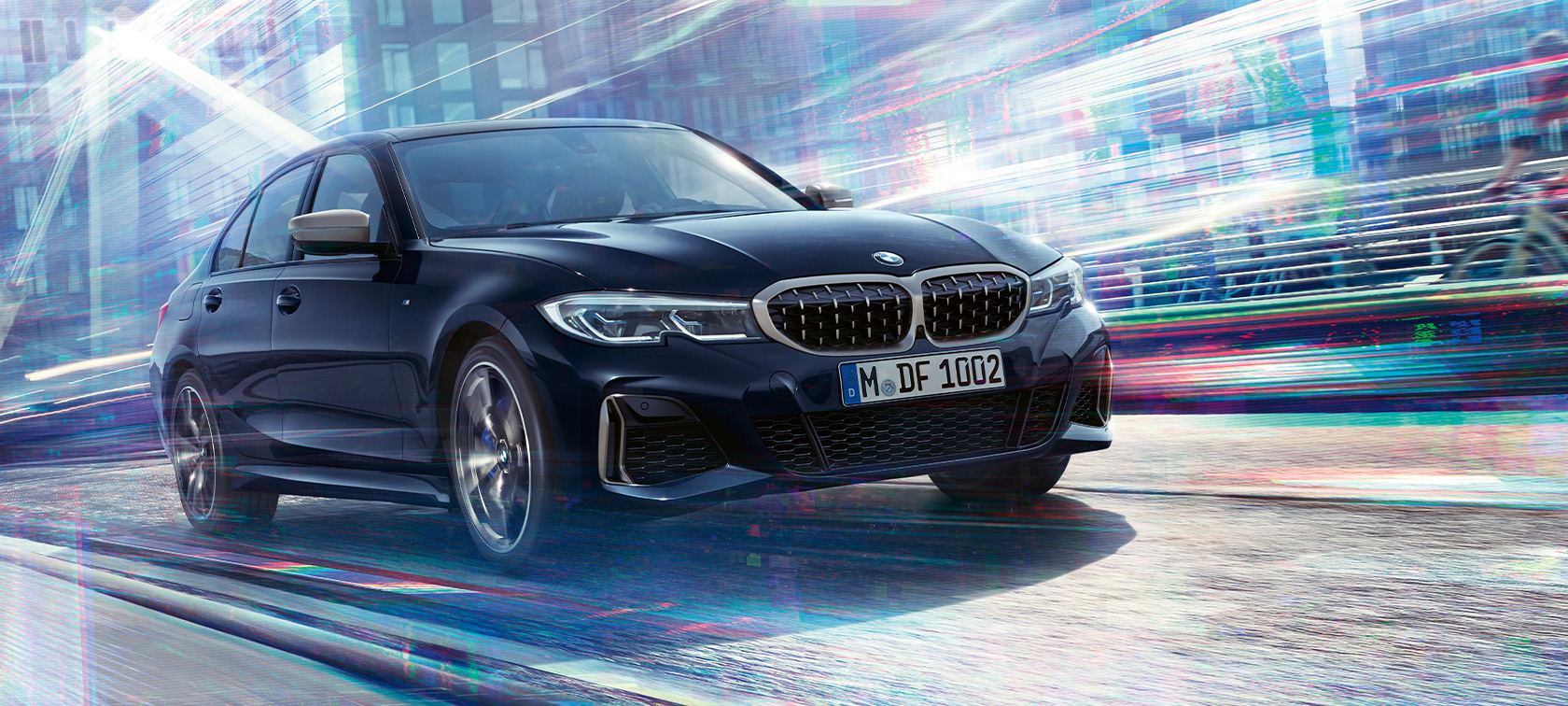 Dizajn vozne dinamike BMW-a M340i xDrive Limuzina Tročetvrtinski prednji prikaz dizajna vozne dinamike BMW-a M340i xDrive Limuzina G20 Sapphire Black metalik boje