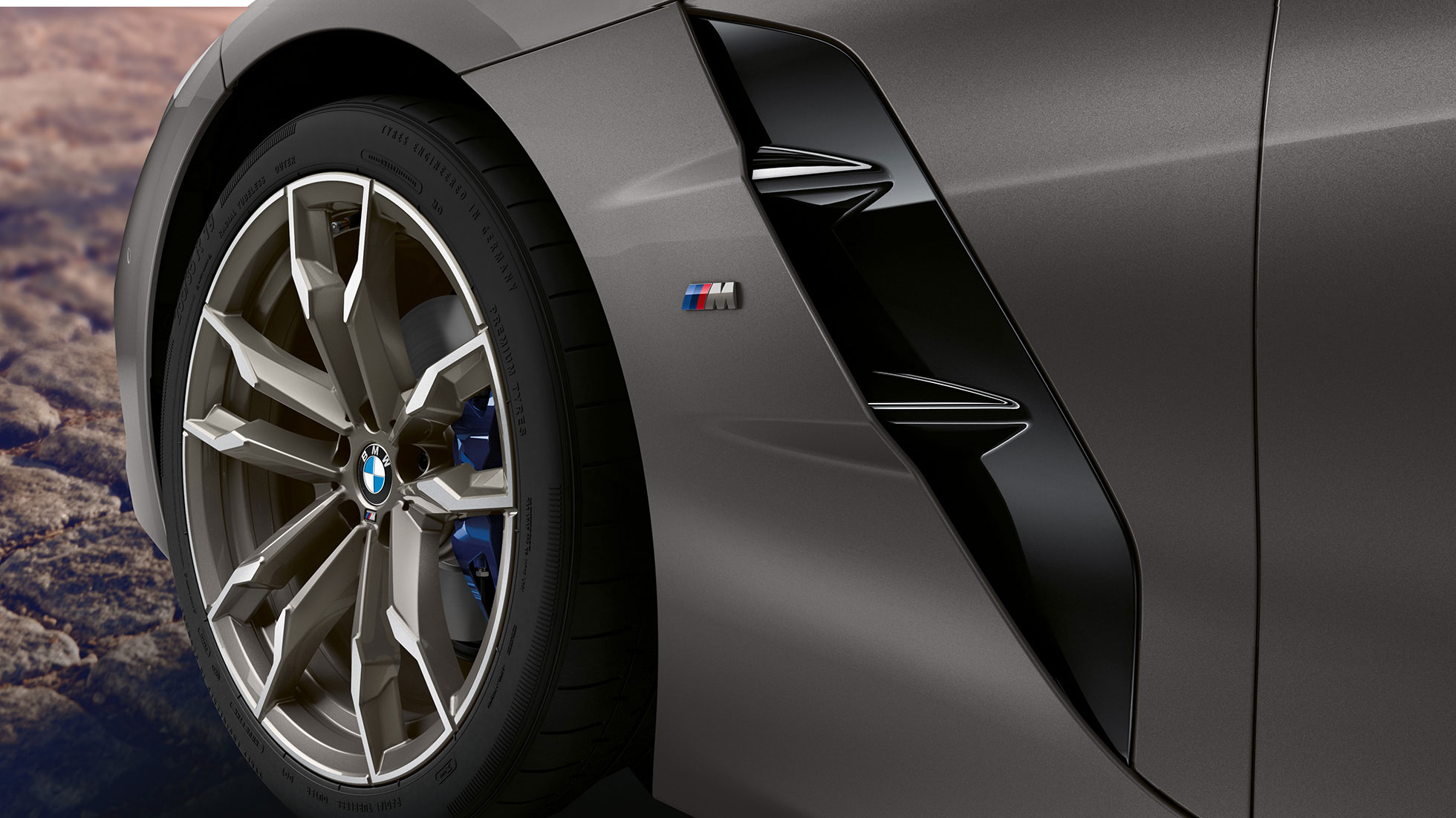 Lakometalni kotači BMW-a Z4 M40i G29 Detaljan prikaz lakometalnih kotača i dijela Air Breather BMW-a Z4 Roadster M40i G29 2019 BMW Individual Frozen grey metalik boje
