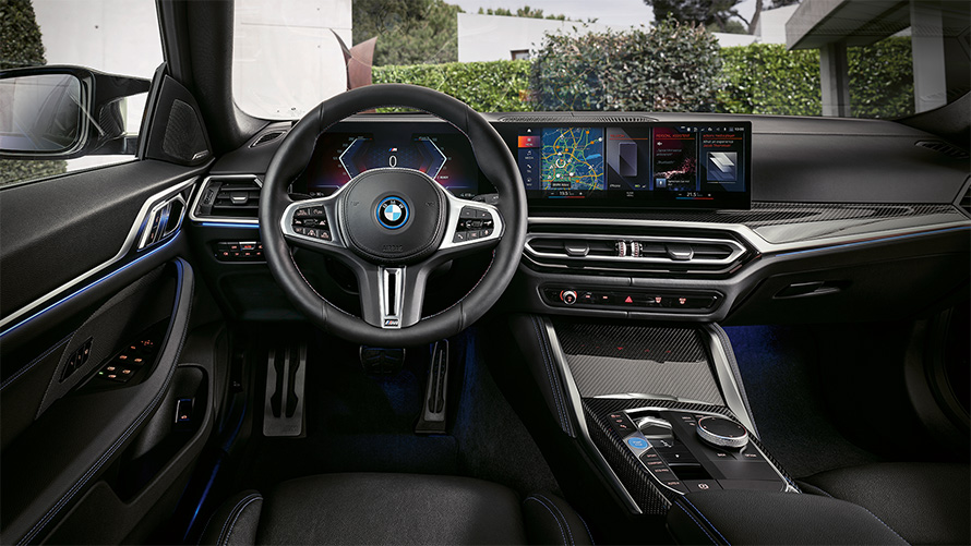 BMW i4 M50 G26 2021 unutrašnjost, kokpit, ploča instrumenata i centralna konzola