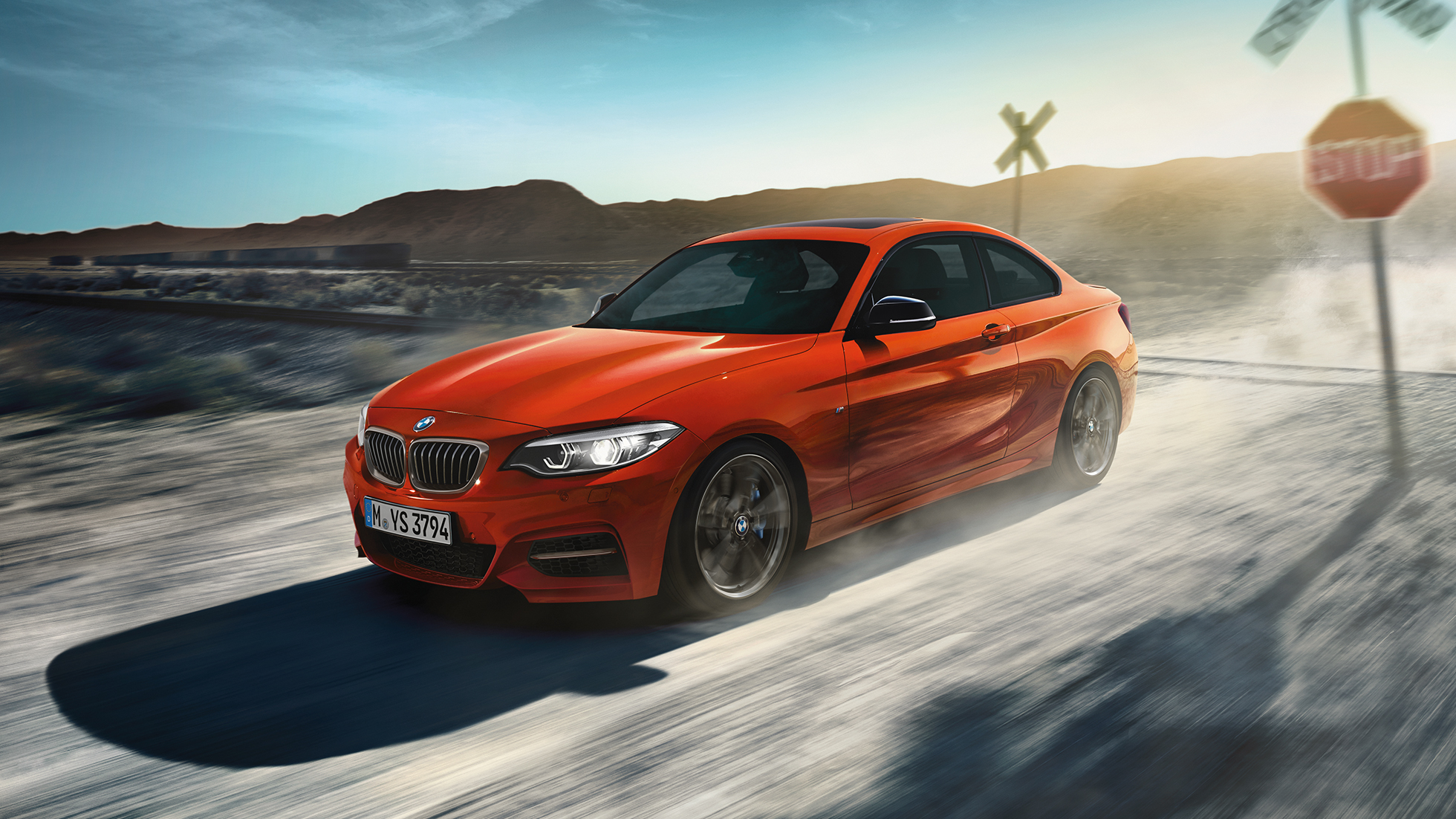 Dizajn BMW-a M240i Coupé Dizajn BMW-a M240i Coupé F22 2017 Sunset Orange metalik tročetvrtinski prednji pogled