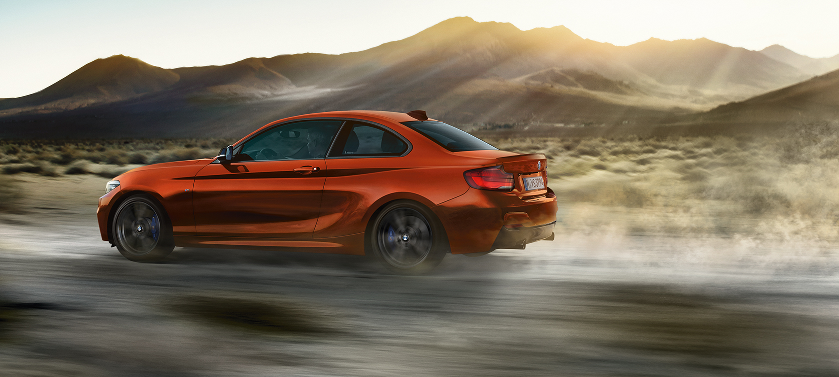Vozna dinamika BMW M240i Coupé Vozna dinamika BMW M240i Coupé F22 2017 Sunset Orange metalik bočni pogled