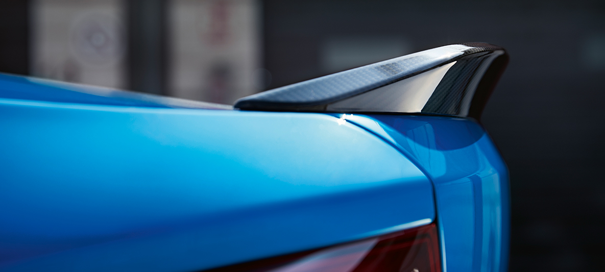 Stražnji spojler BMW M2 Stražnji spojler BMW M2 CS F87 Misano Blue metalik detaljni pogled