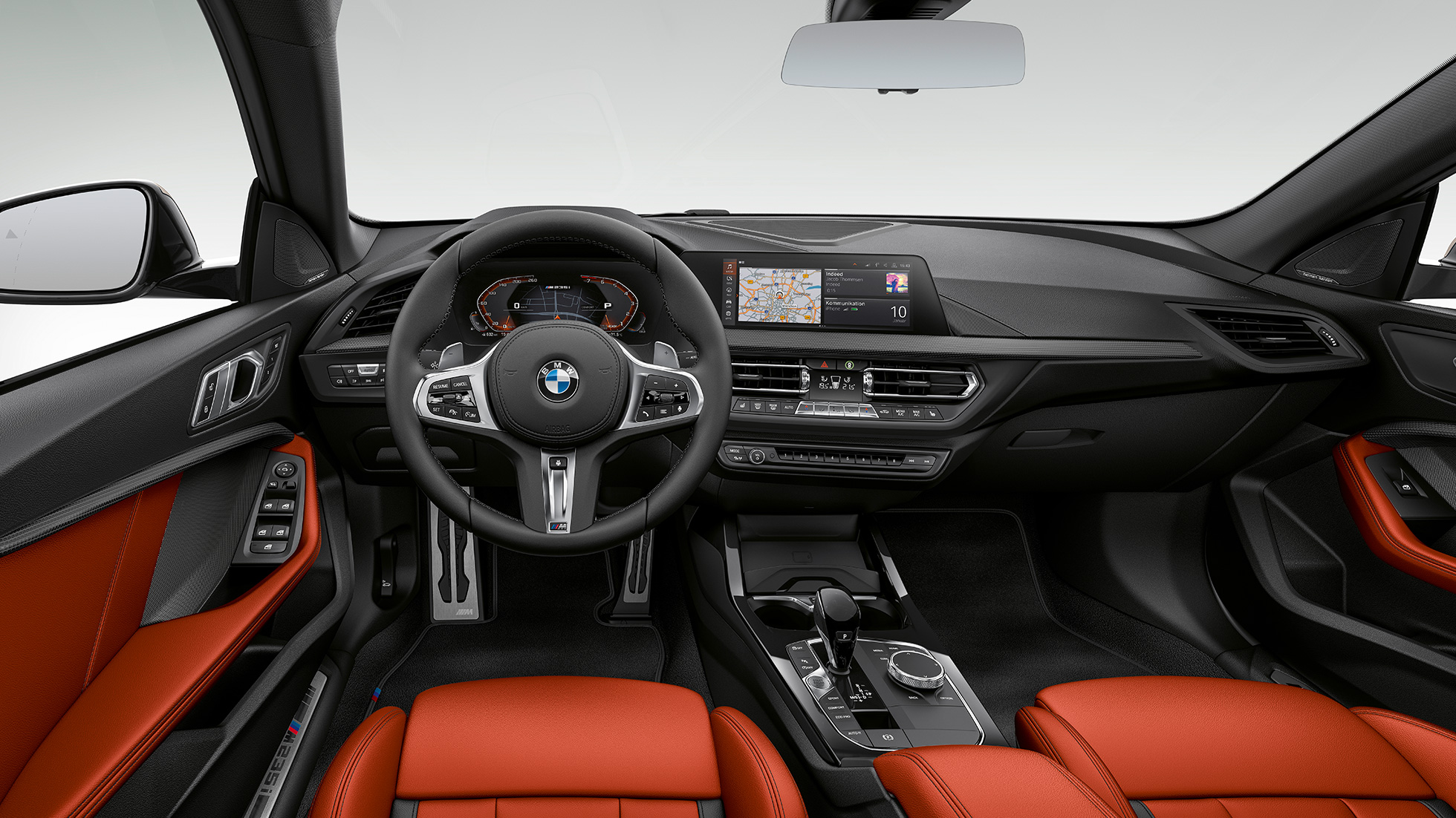 Kokpit BMW-a M235i xDrive Gran Coupé Kokpit orijentiran prema vozaču BMW-a M235i xDrive Gran Coupé 2020 F44 unutrašnjost