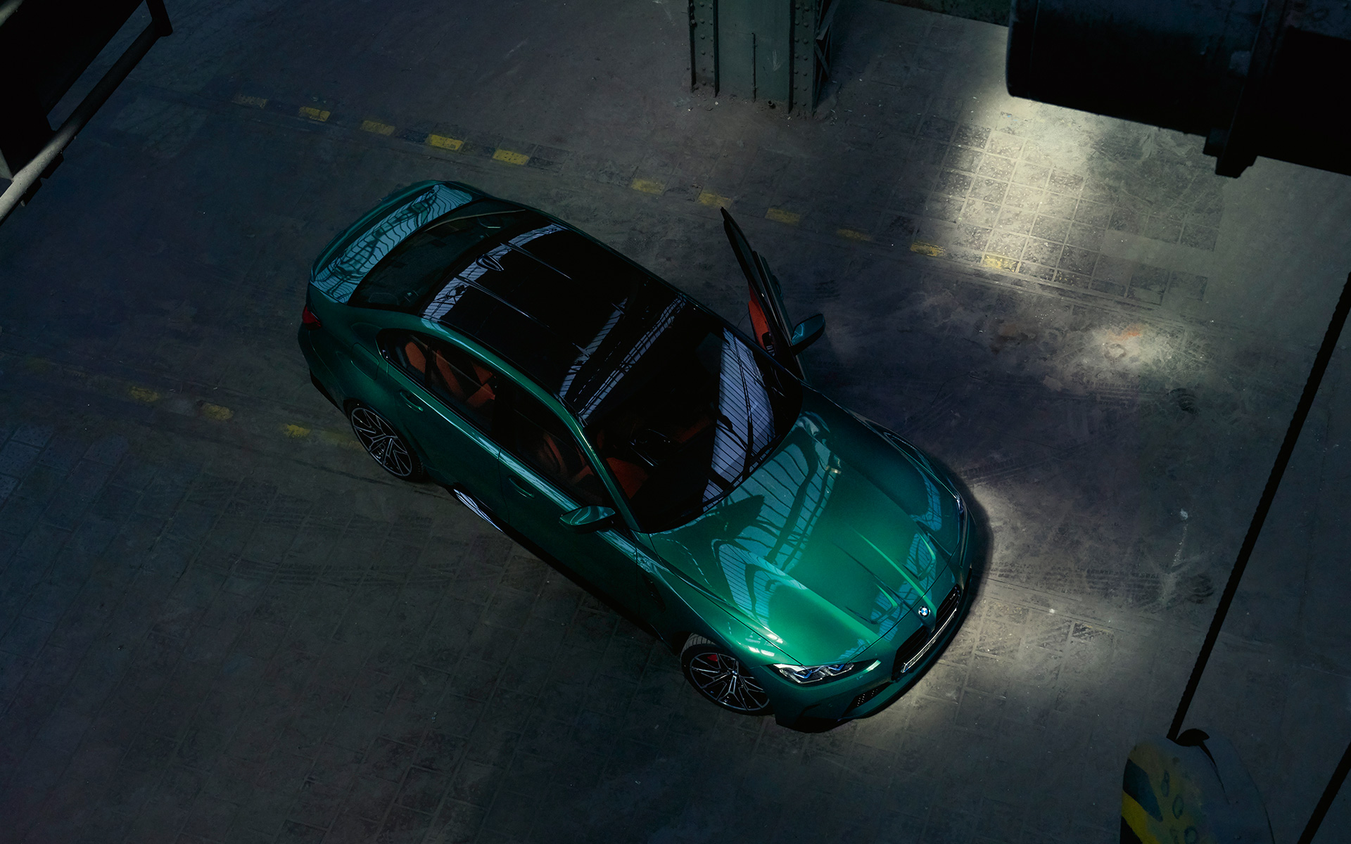 BMW M3 Limuzina G80 2020 Isle of Man Green metalik ptičja perspektiva karbonski krov