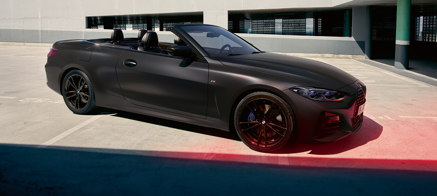 Tročetvrtinski pogled s boka BMW M440i xDrive Cabrio G23 2020 BMW M440i xDrive Cabrio G23 2020 BMW Individual Frozen Deep Grey metalik tročetvrtinski pogled s boka