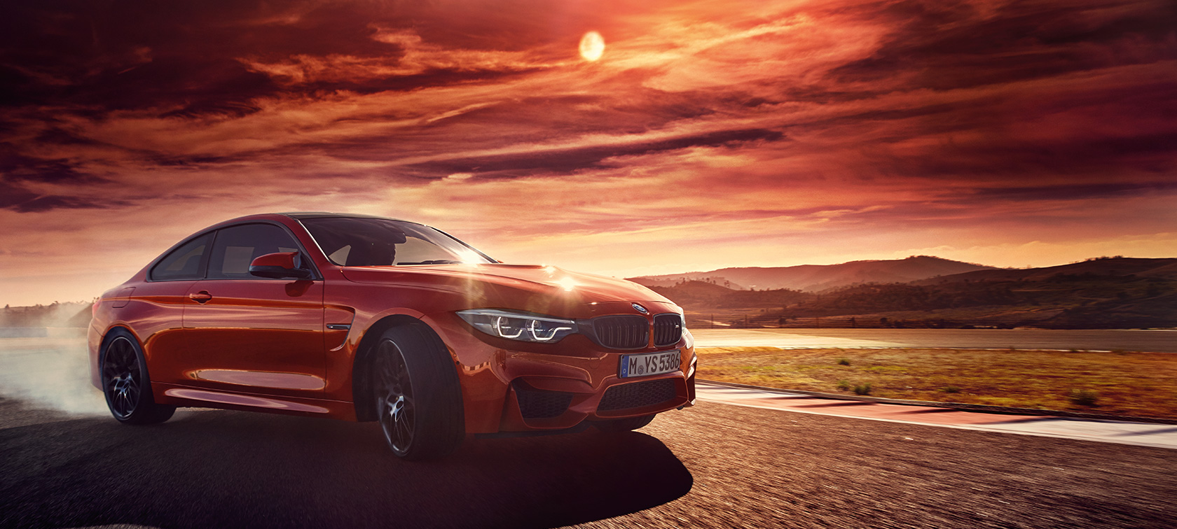 BMW M4 Coupé BMW M4 Coupé, bočni pogled tijekom drifta u zavoju