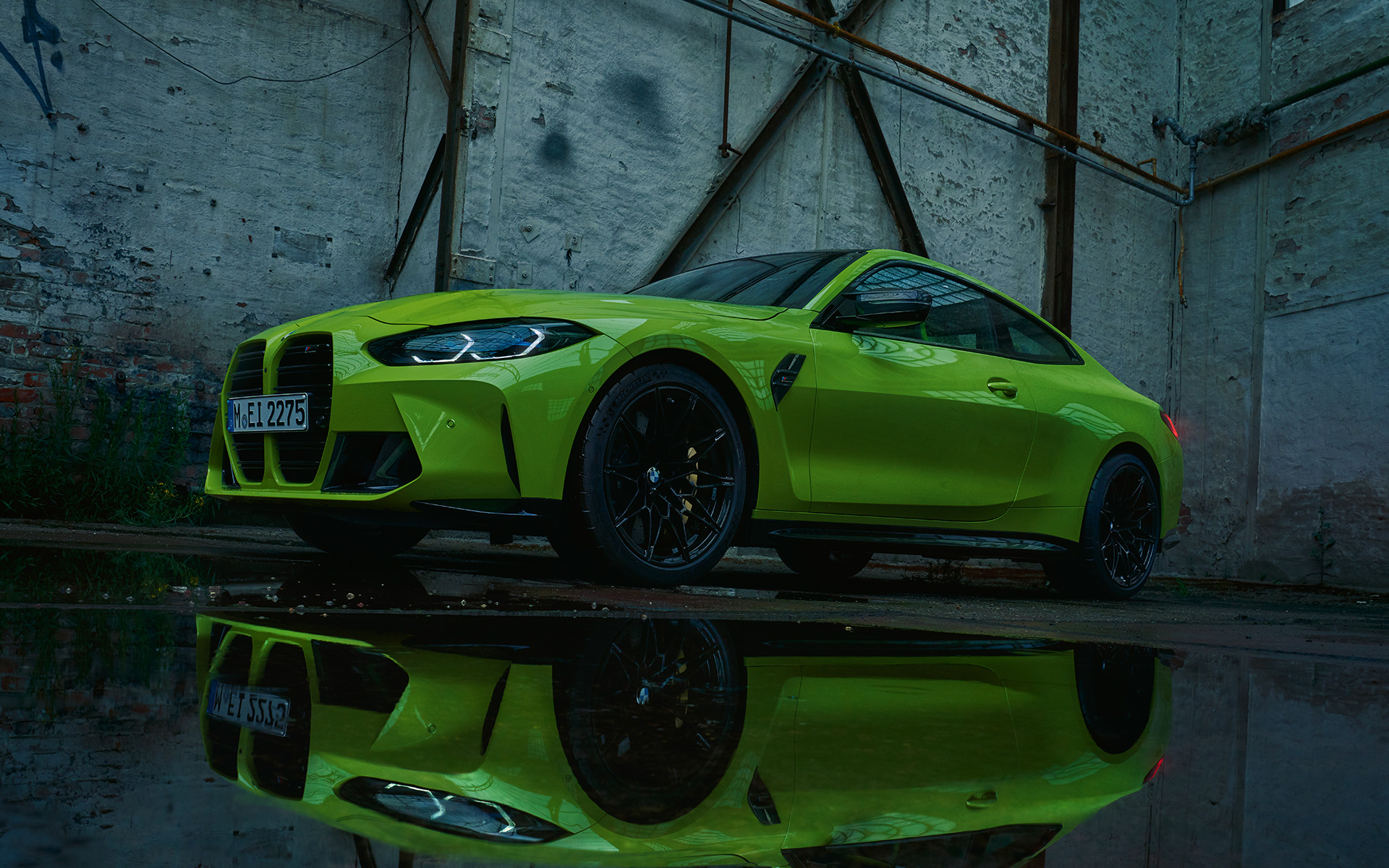 BMW M4 Competition Coupé G82 2020 Sao Paulo Yellow tročetvrtinski pogled sprijeda