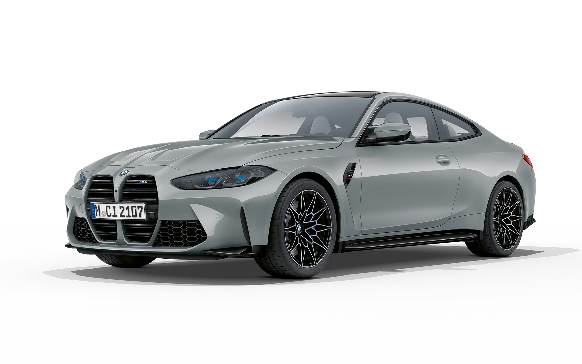 BMW M4 Coupé G82 2020 Brooklyn Grey metalik tročetvrtinski pogled sprijeda