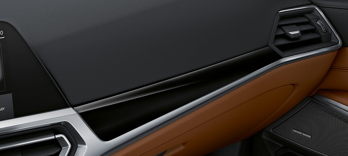 BMW Individual unutrašnje letvice piano finish Black BMW M4 Coupé G82 2020 unutrašnjost BMW Individual unutrašnje letvice piano finish Black s detaljima Pearl Chrome BMW M4 Coupé Individual G82 2020