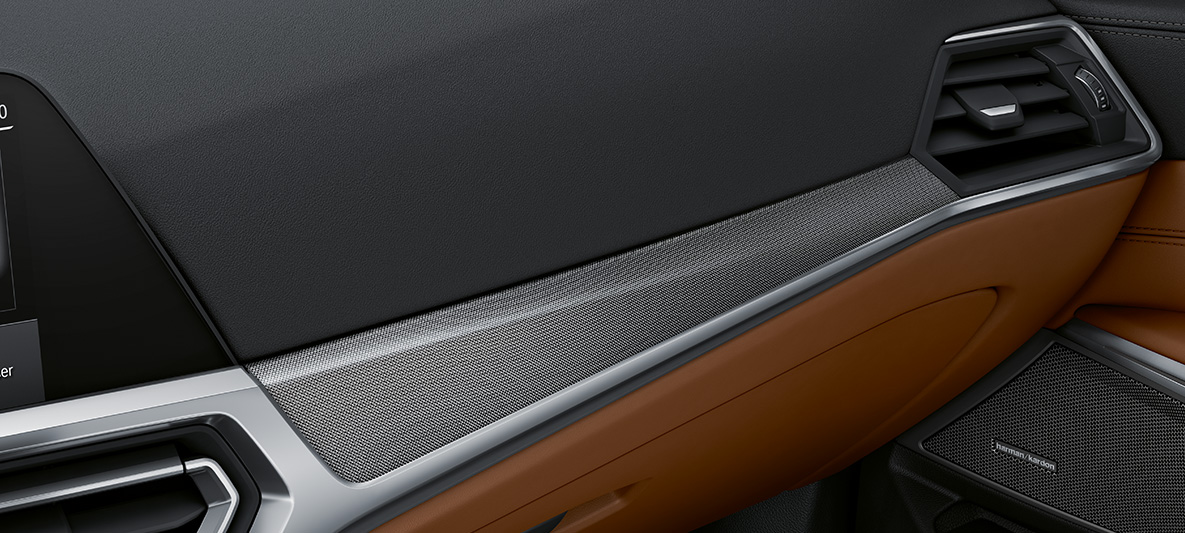 BMW Individual unutrašnje letvice Aluminium fabric visoki sjaj BMW M4 Coupé G82 2020 unutrašnjost BMW Individual unutrašnje letvice Aluminium fabric visoki sjaj s detaljima Pearl Chrome BMW M4 Coupé G82 2020 unutrašnjost