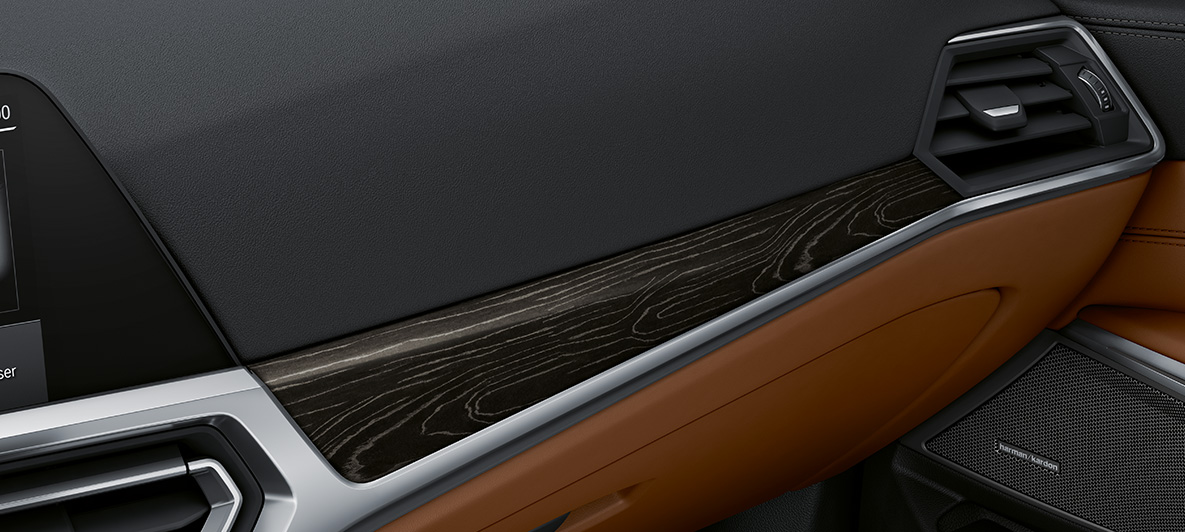 BMW Individual unutrašnje letvice od finog drva BMW M4 Coupé G82 2020 unutrašnjosti BMW Individual unutrašnje letvice od finog drva 'Fineline' Black sa srebrnim efektom s otvorenim porama BMW M4 Coupé G82 2020 unutrašnjost