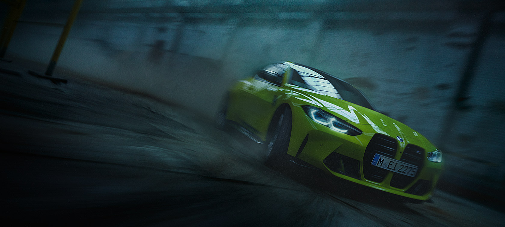 BMW M4 G82 2020 Sao Paulo Yellow tročetvrtinski prikaz sprijeda u pokretu