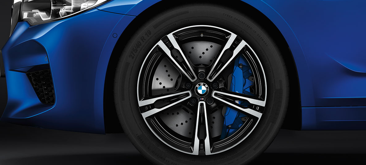 Lakometalni kotači i M karbonsko-keramičke kočnice. Detaljan prikaz lakometalnih kotača i M karbonsko-keramičkih kočnica BMW-a M5.