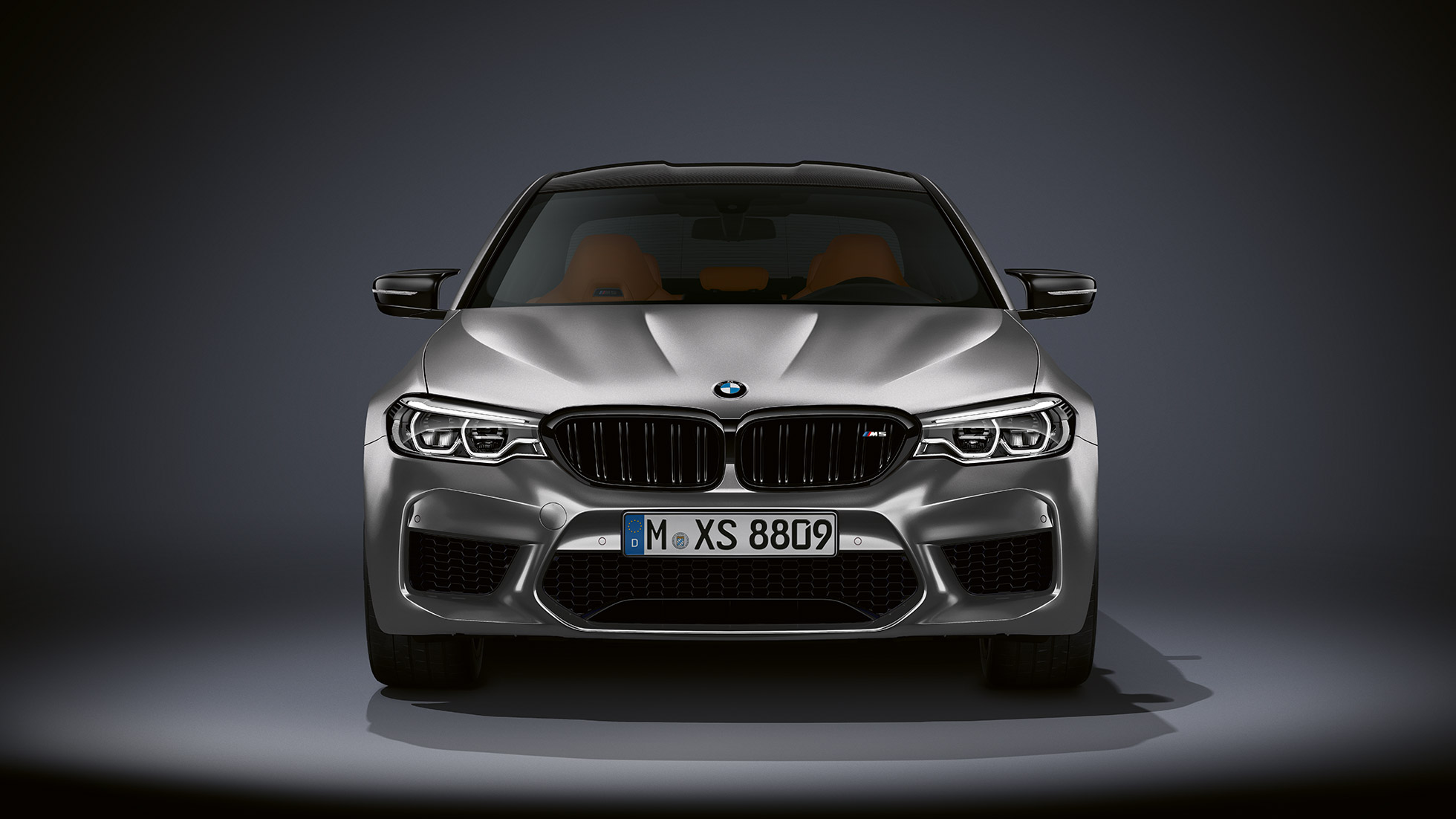 M Dizajn. Prikaz prednjeg kraja BMW-a M5 Competition.