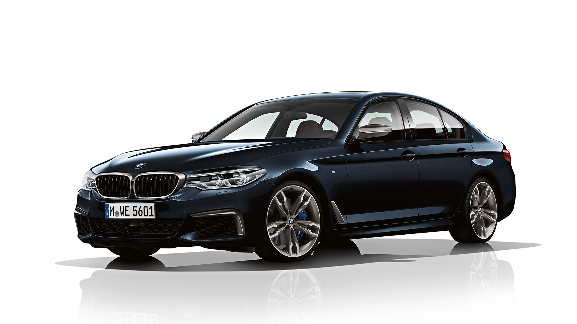 Dizajn prednjeg kraja. Tročetvrtinski prikaz dizajna prednjeg kraja BMW-a M550i i BMW-a M550d.