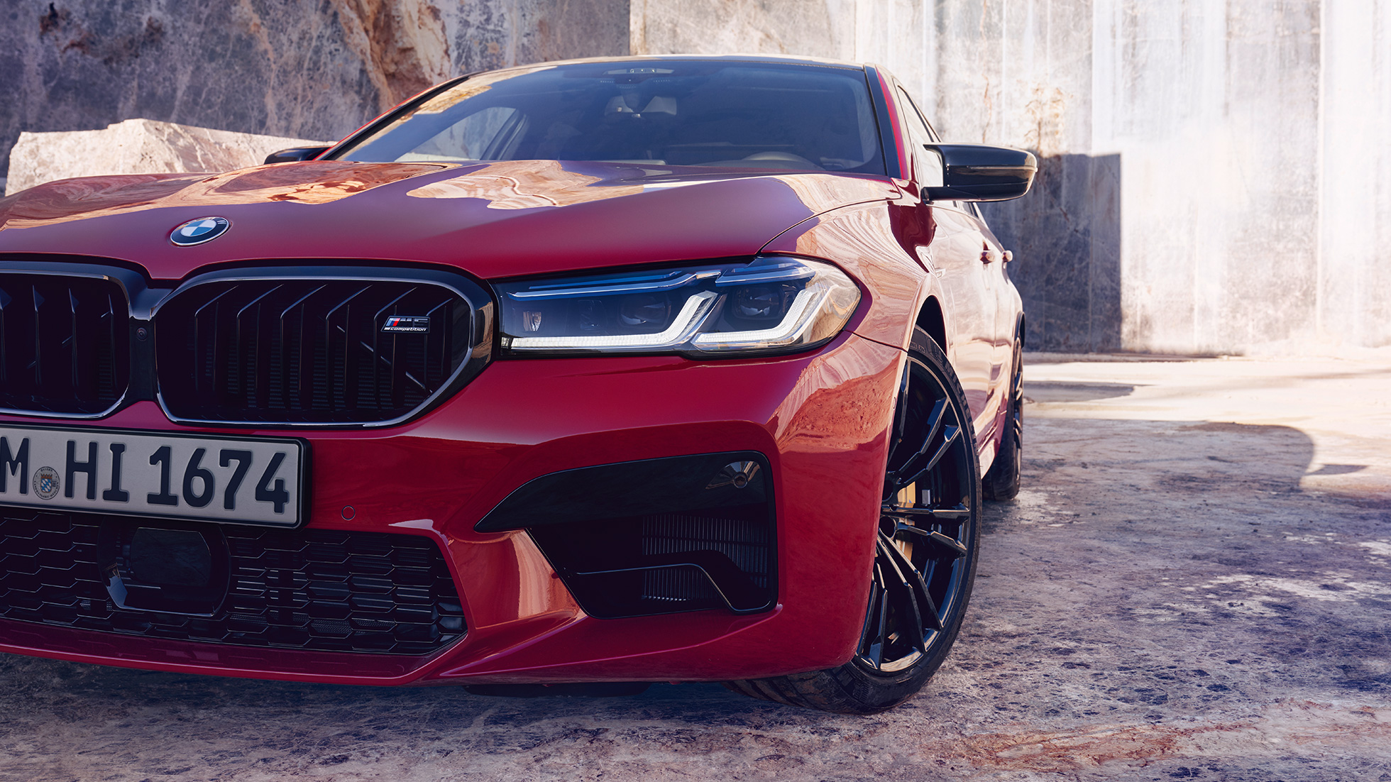 BMW Laserlight BMW M5 Competition F90 LCI Facelift 2020 krupni plan BMW Laserlight BMW M5 Competition F90 LCI Facelift 2020 BMW Individual Imola Red krupni plan