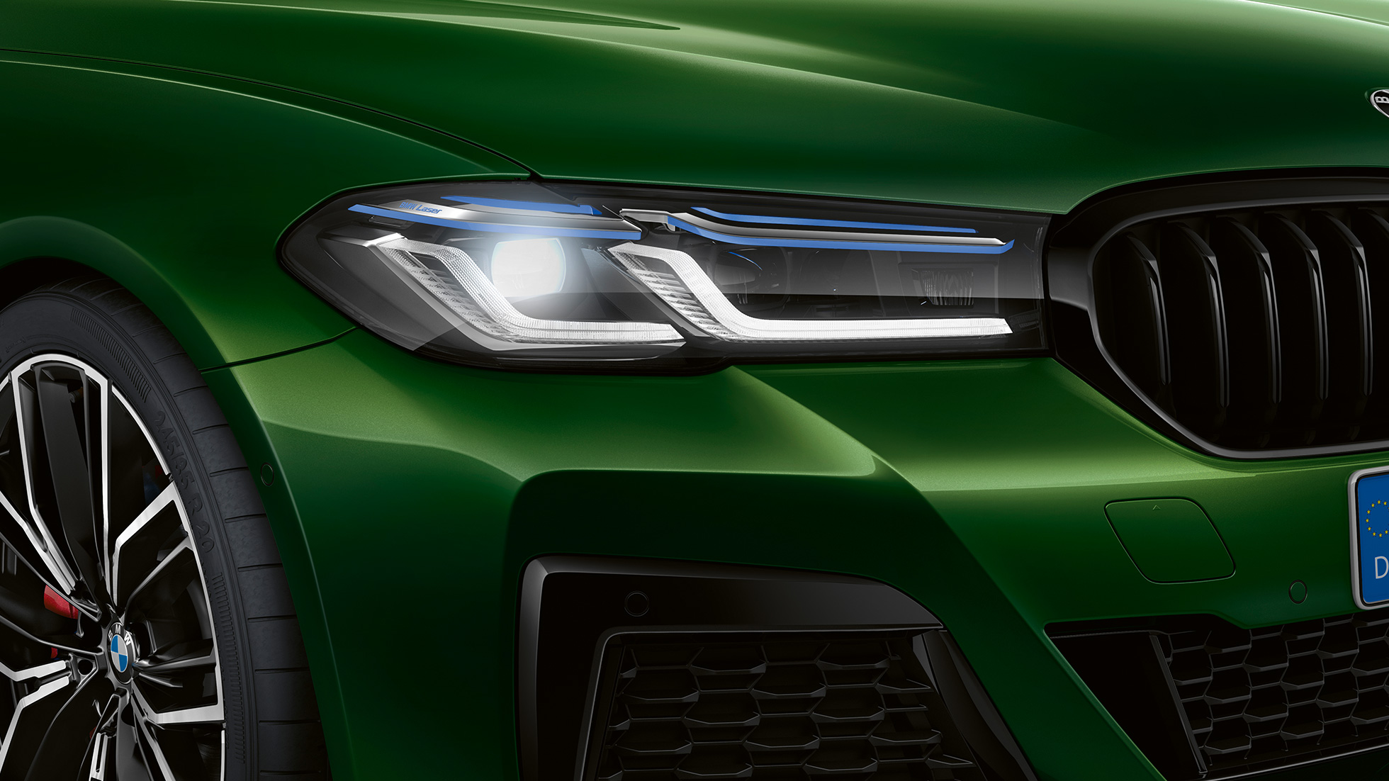 BMW Individual svjetla Shadow Line BMW M550i xDrive Limuzina G30 LCI Facelift 2020 BMW Individual svjetla Shadow Line BMW M550i xDrive Limuzina G30 LCI Facelift 2020 BMW Individual Verde Ermes metalik krupni plan sprijeda