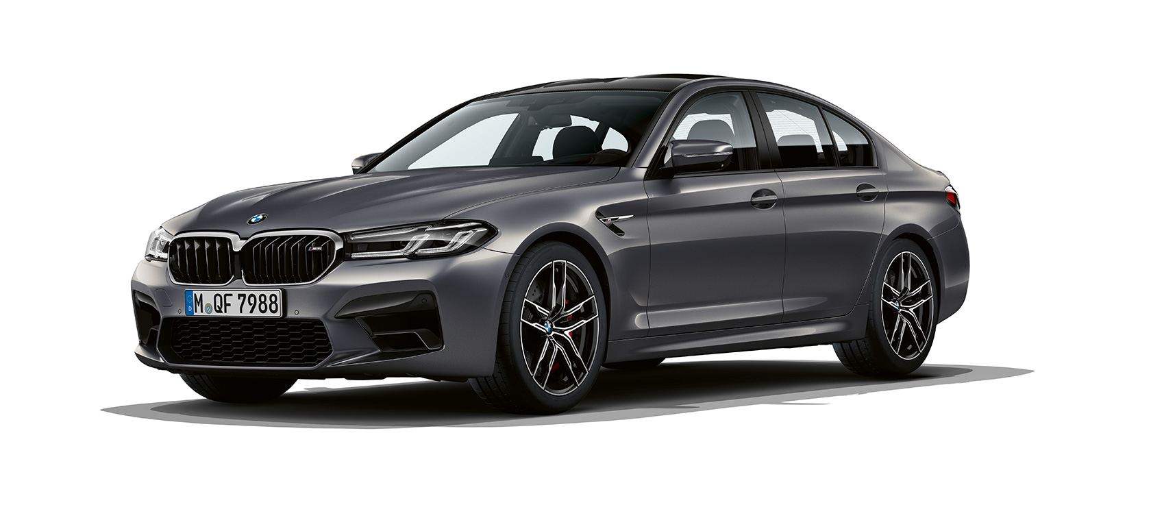 Tročetvrtinski prikaz prednjeg kraja BMW-a M5 F90 2020 Tročetvrtinski prikaz prednjeg kraja BMW-a M5 F90 LCI Facelift 2020 Brands Hatch Grey metalik boje