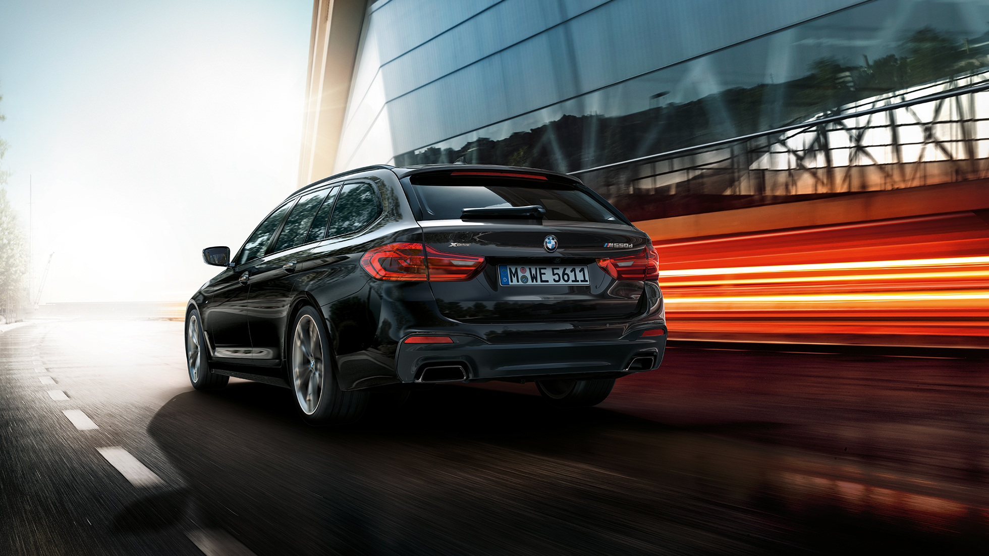 Dizajn vanjštine BMW M550d xDrive Touring Dizajn vanjštine BMW M550d xDrive Touring G31 Azurite Black metalik tročetvrtinski pogled straga BMW M550d Touring značajke