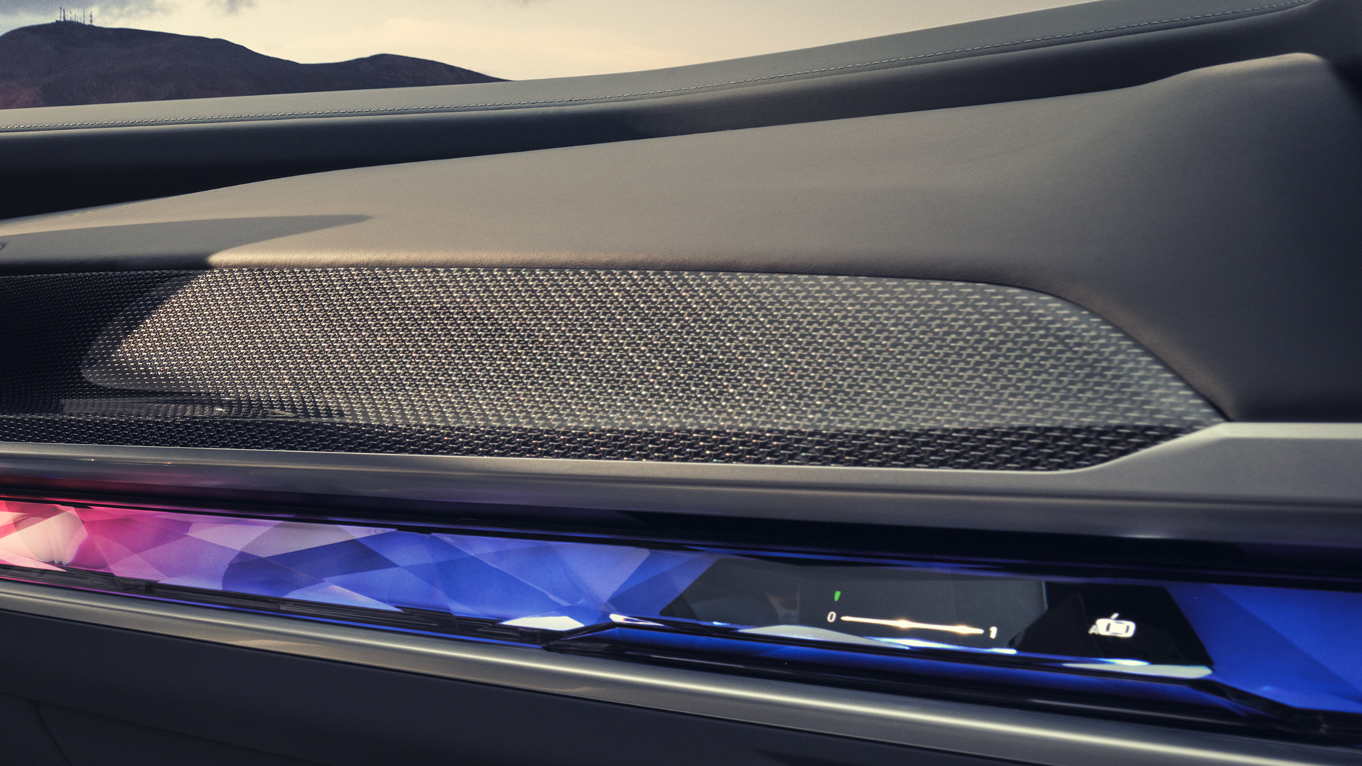 Carbon Fibre M letvice unutrašnjosti BMW M760e xDrive Limuzina G70 Carbon Fibre M letvice unutrašnjosti BMW M760e xDrive Limuzina G70 krupni plan
