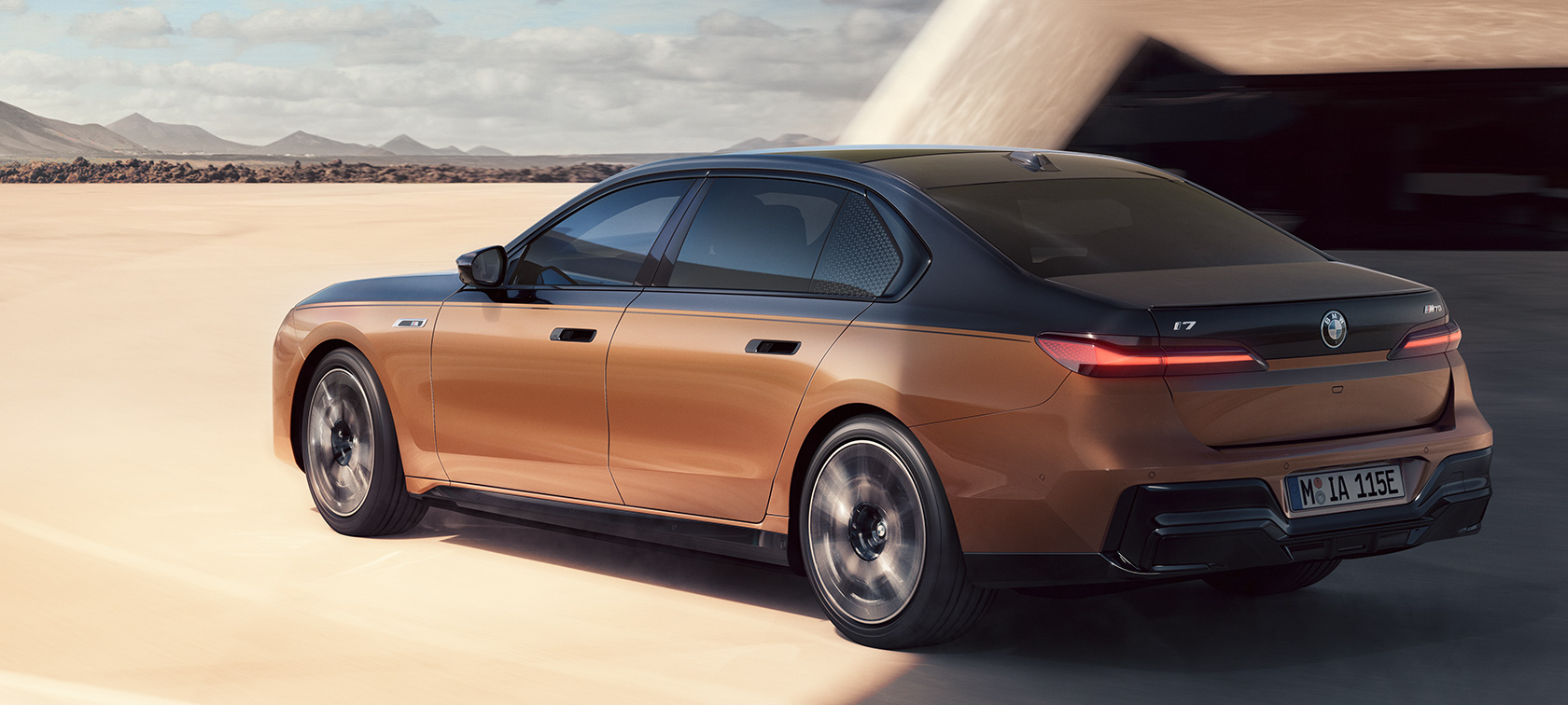 Video Dinamika vožnje BMW i7 M70 xDrive Sedan G70 BMW i7 M70 xDrive Limuzina G70 Video Dinamika vožnje