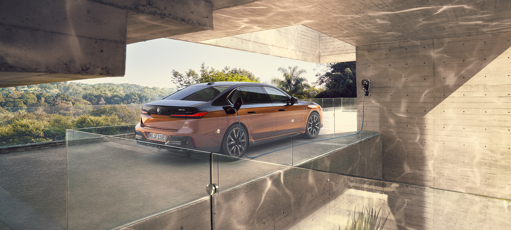 Video eksterijer BMW i7 M70 xDrive limuzina G70 BMW i7 M70 xDrive Limuzina G70 Video eksterijer