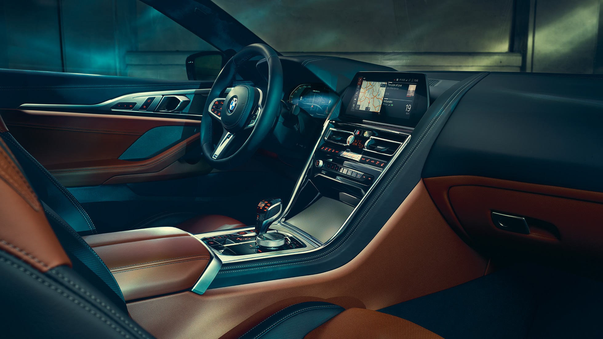 BMW M850i xDrive Coupé, unutrašnjost. BMW M850i xDrive Coupé, unutrašnjost sa BMW Live Cockpit Professional i M kožnim upravljačem.
