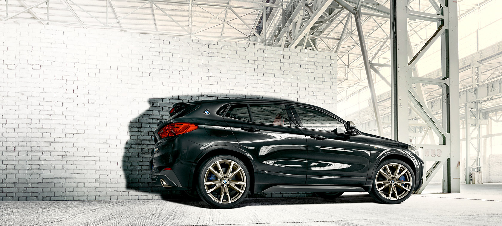 Pogled s boka BMW X2 M35i (F39) Pogled s boka BMW X2 M35i (F39) Sapphire Black metalik