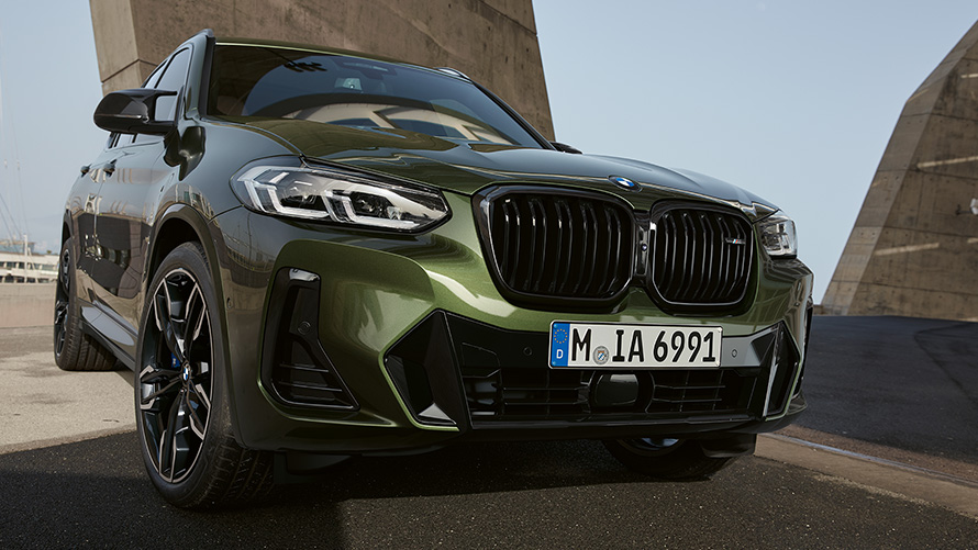 BMW X3 M40i G01 LCI Facelift 2021 Malachite Green metalik pogled sprijeda u mirovanju
