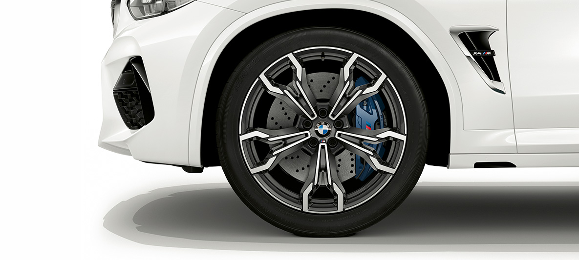 BMW X4 M, 20-inčni M lakometalni kotači u Orbit Grey boji. BMW X4 M u Alpine White boji, vanjština, 21-inčni M lakometalni kotači u Orbit Grey boji.