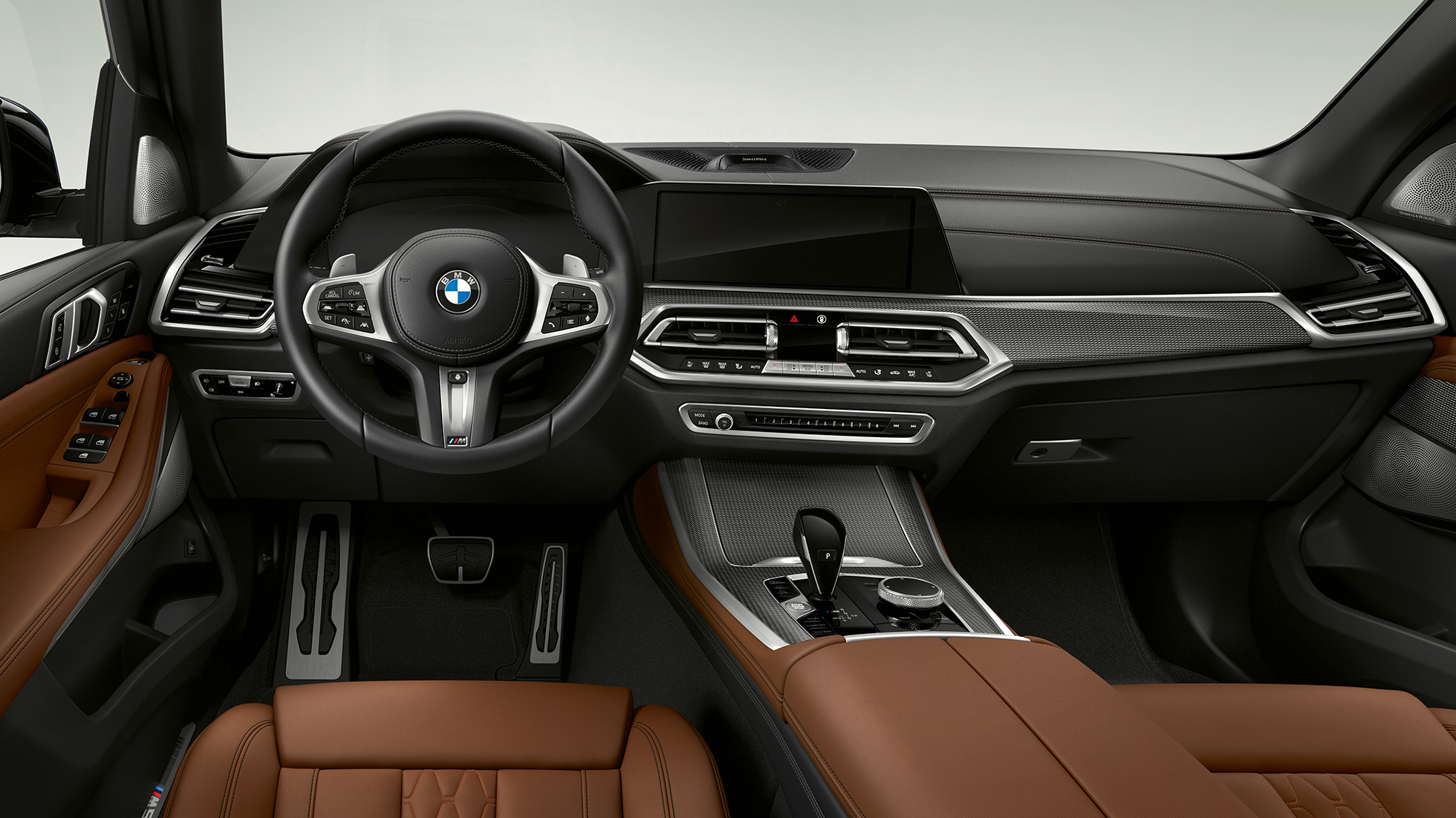 Kokpit BMW-a X5 M50i i M50d Unutrašnjost BMW X5 M50i and M50d G05 s prikazom kokpita