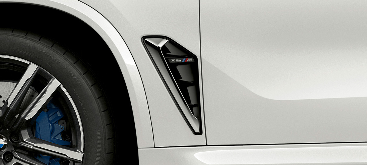 M maska BMW X5 M F95 M maska BMW X5 M Mineral white F95 2020 pogled izbliza