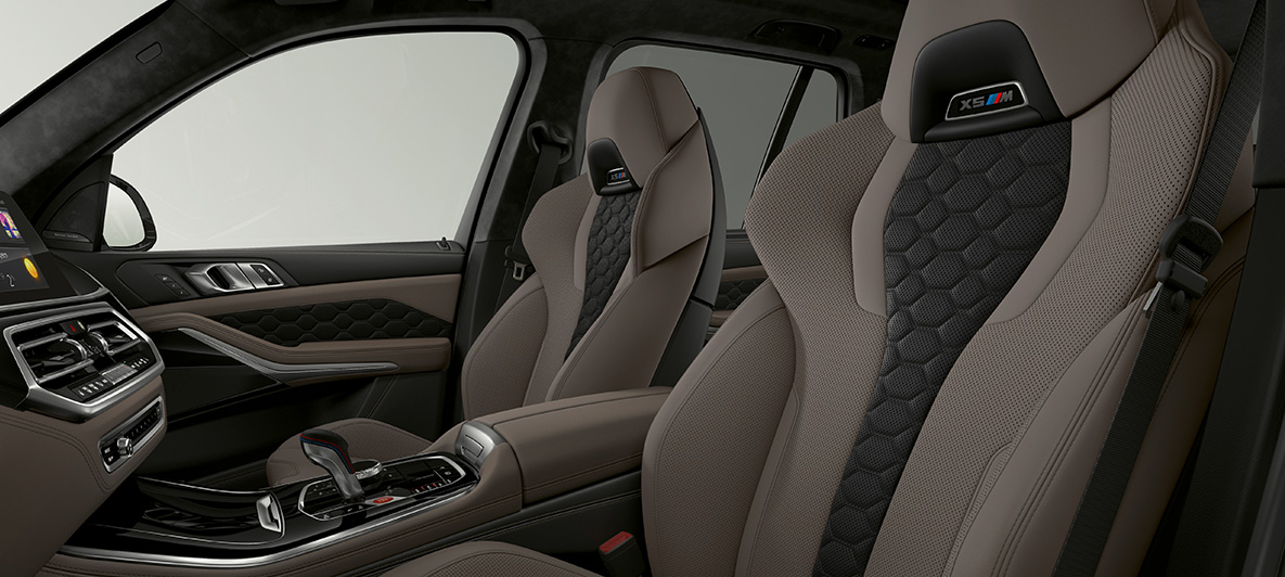 M multifunkcionalna sjedala BMW X5 M F95 M multifunkcionalna sjedala sa X5 M logotipom BMW X5 M F95 2020 SUV unutrašnjost
