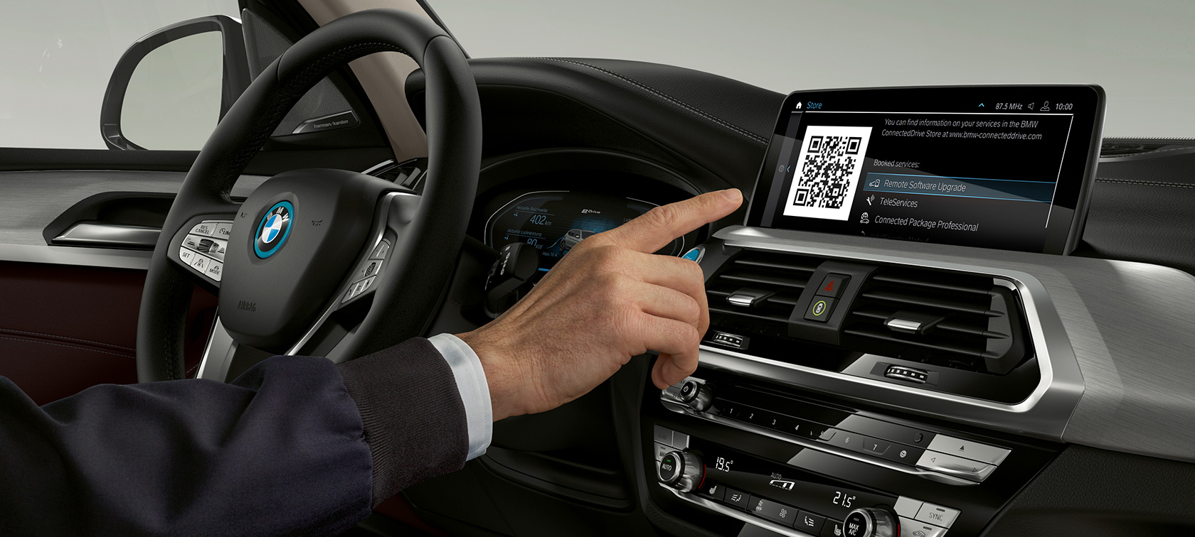 BMW iX3 G08 vozač koristi kontrolni zaslon BMW iX3 G08 2020 vozač koristi kontrolni zaslon unutrašnjost