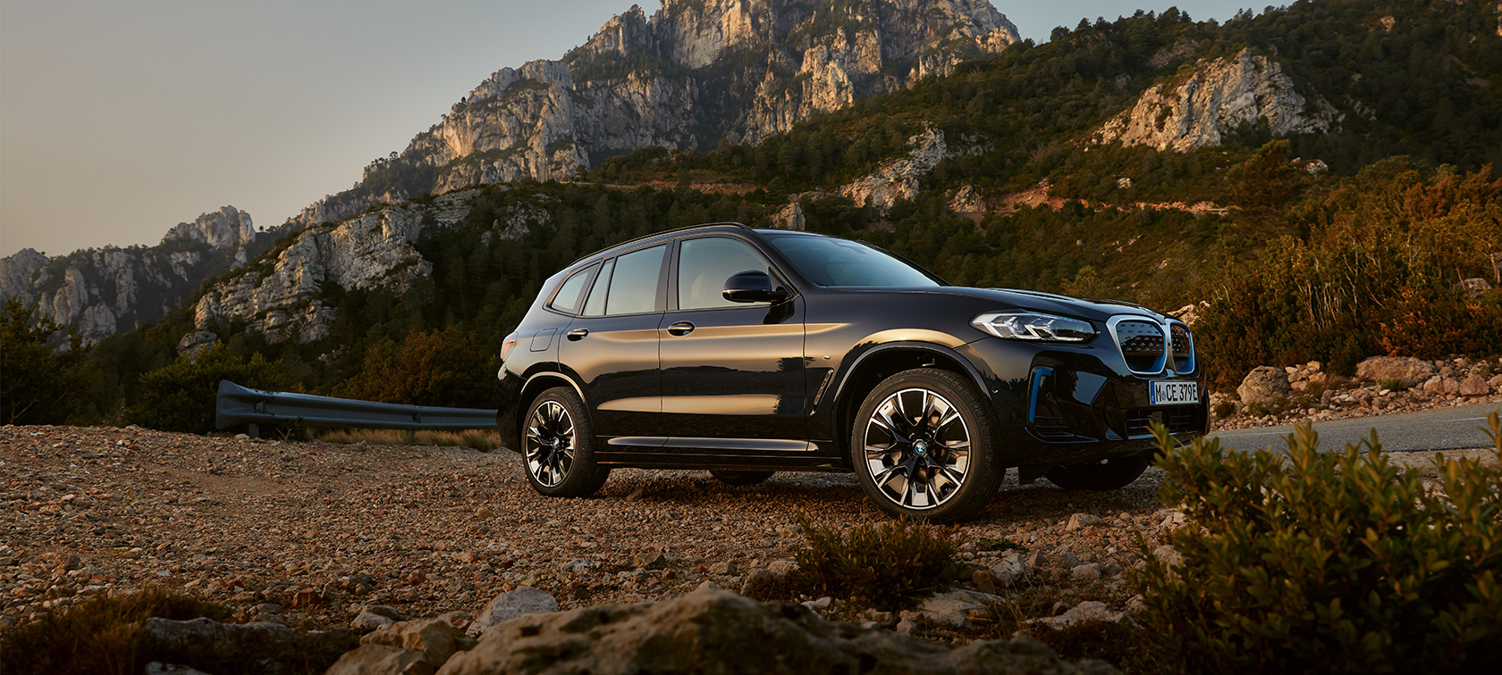 BMW iX3 G08 2021 M Carbon Black bočni prikaz
