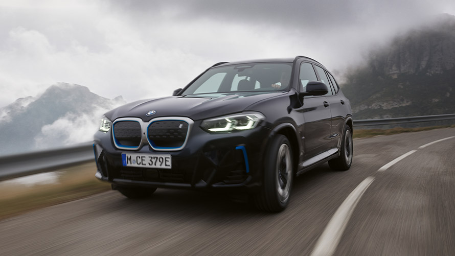 Tročetvrtinski bočni prikaz BMW-a iX3 G08 prve generacije BMW serije X; Tročetvrtinski bočni prikaz BMW-a iX3 G08 prve generacije