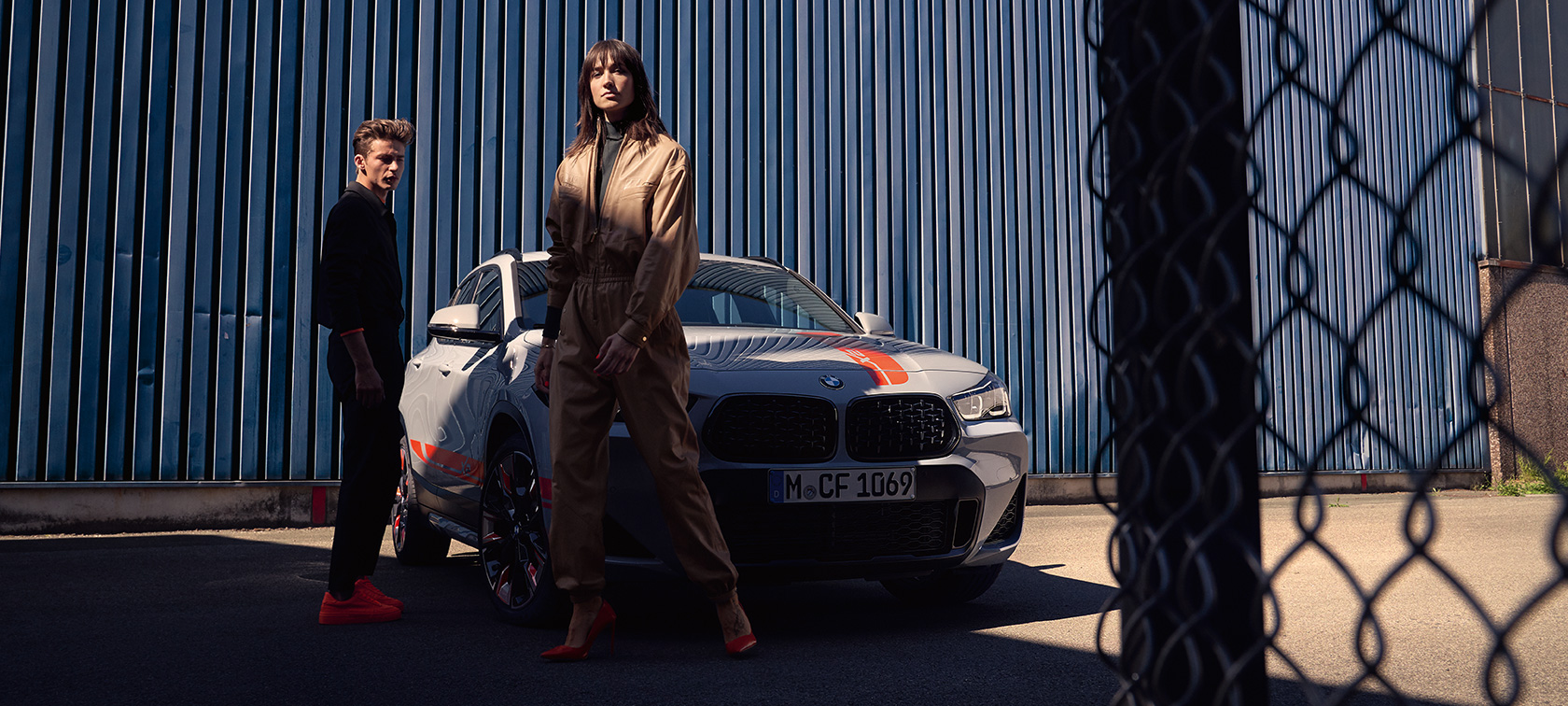Tročetvrtinski pogled sprijeda BMW X2 F39 Tročetvrtinski pogled sprijeda BMW X2 2020 F39 Brooklyn Grey