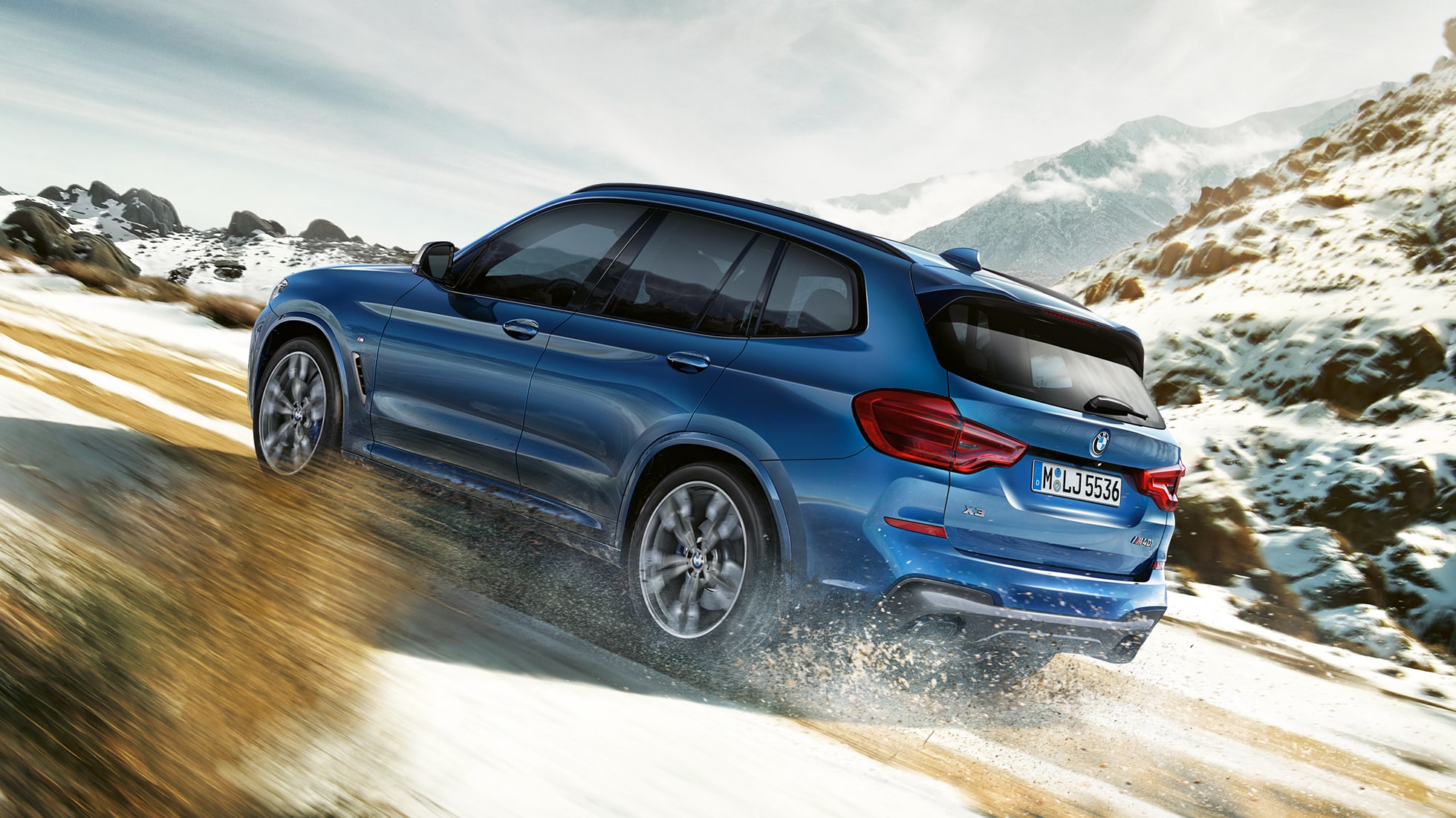 BMW X3 M40i u vožnji uzbrdicom BMW X3 M40i u vožnji uzbrdicom