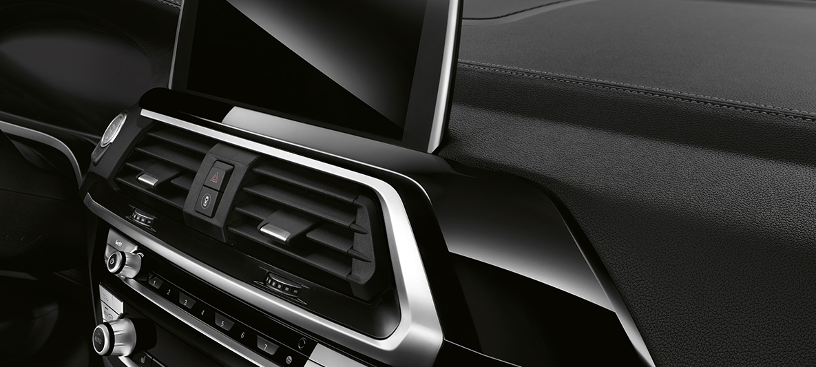 BMW X3, BMW Individual ukrasna letvica u Piano Black boji BMW X3, BMW Individual ukrasna letvica u Piano Black boji