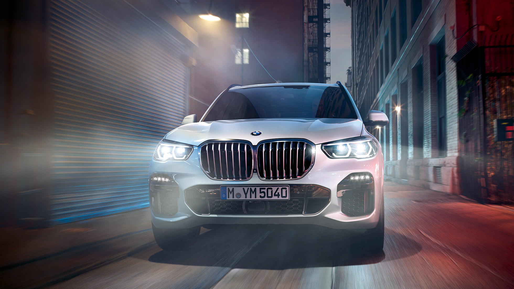 Prikaz prednjeg kraja BMW-a X5 Prikaz prednjeg kraja BMW-a X5 G05 2018 Mineral White metalik boje