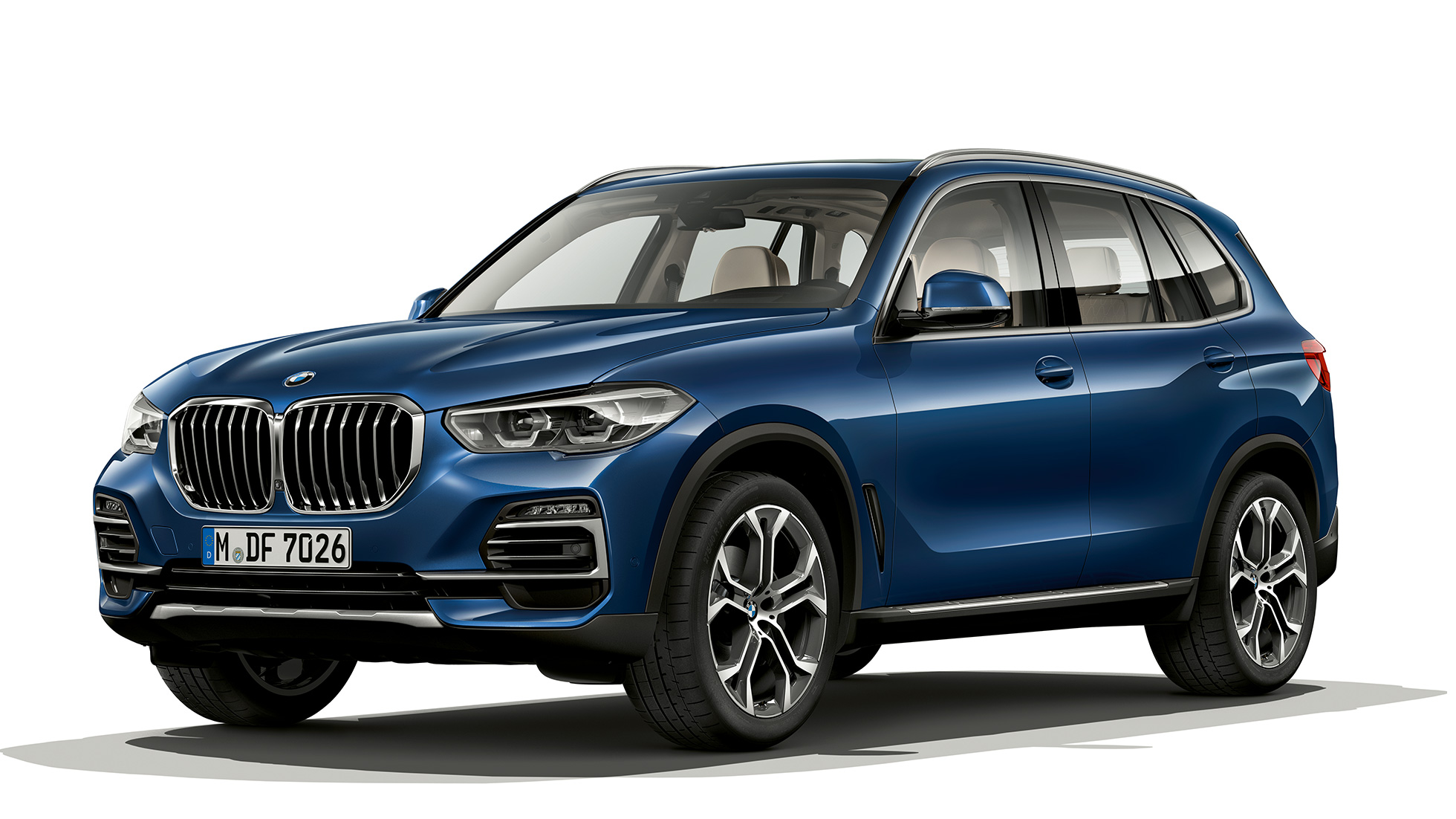 Tročetvrtinski prikaz prednjeg kraja modela xLine BMW X5 xDrive40i Tročetvrtinski prikaz prednjeg kraja modela xLine BMW X5 xDrive40i G05 2018 Phytonic Blue metalik boje