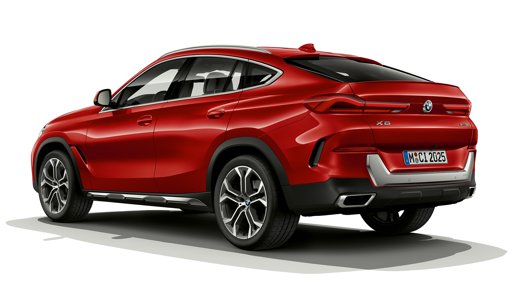 BMW X6 s opcijom opreme BMW xLine, stražnji kraj. BMW X6 s opcijom opreme BMW xLine u tročetvrtinskom prikazu stražnjeg kraja.